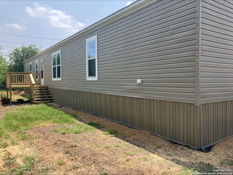 A home in Cotulla