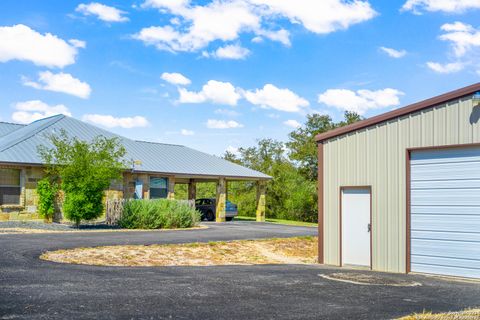 A home in Floresville