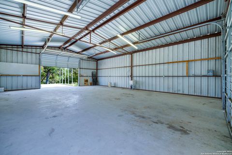 A home in Floresville