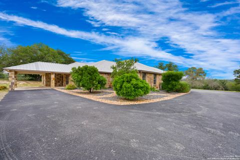 A home in Floresville