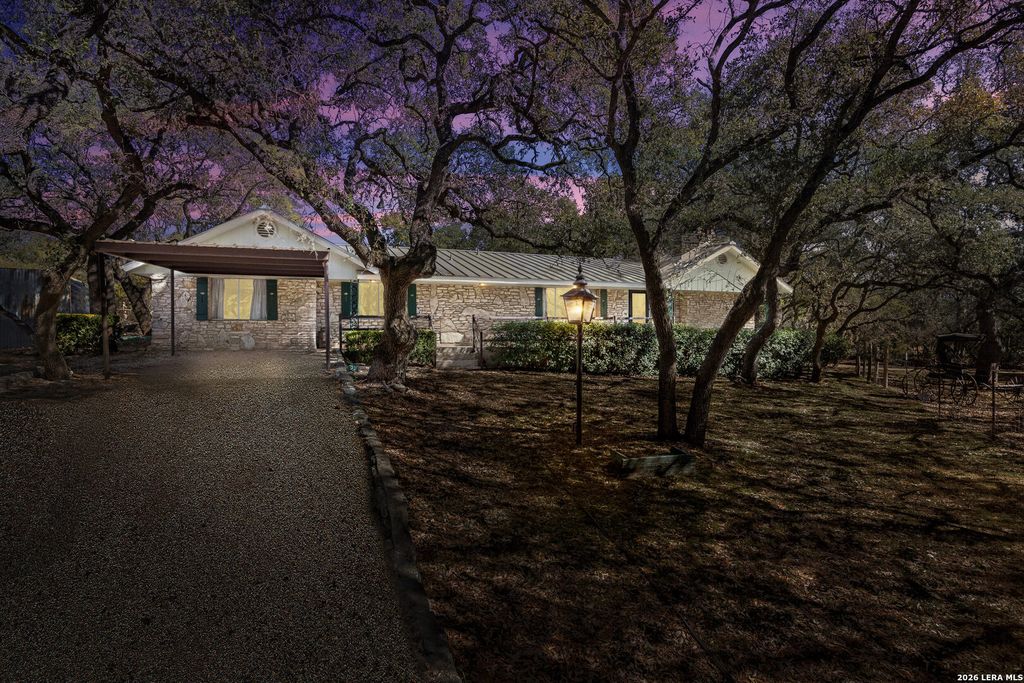 Photo of 118 BUFFALO SPRINGS RD, New Braunfels, TX 78132 (MLS # 1956927)