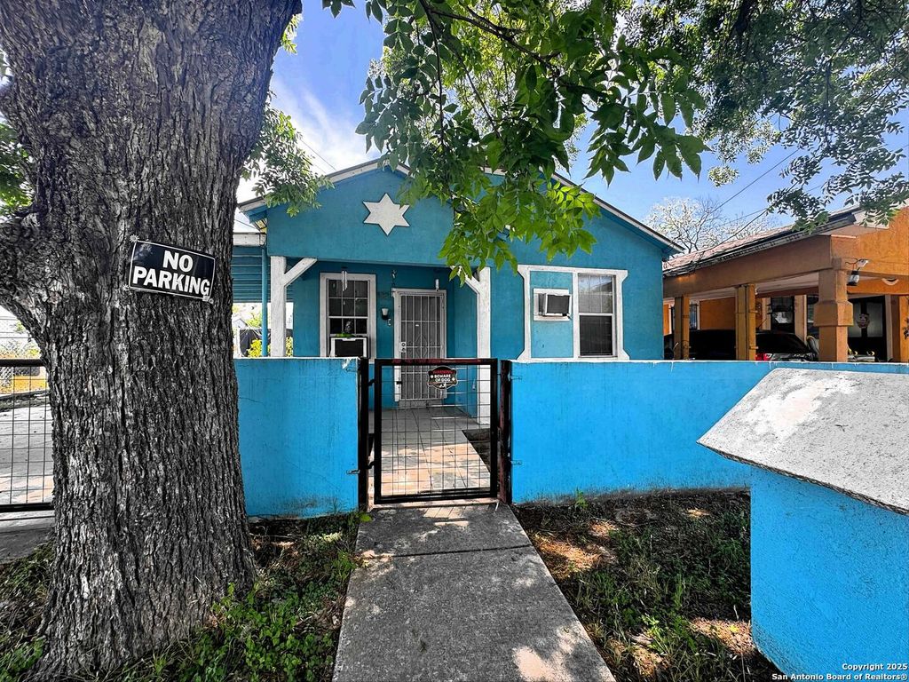 Photo of 422 E Franciscan, San Antonio, TX 78204 (MLS # 1876651)