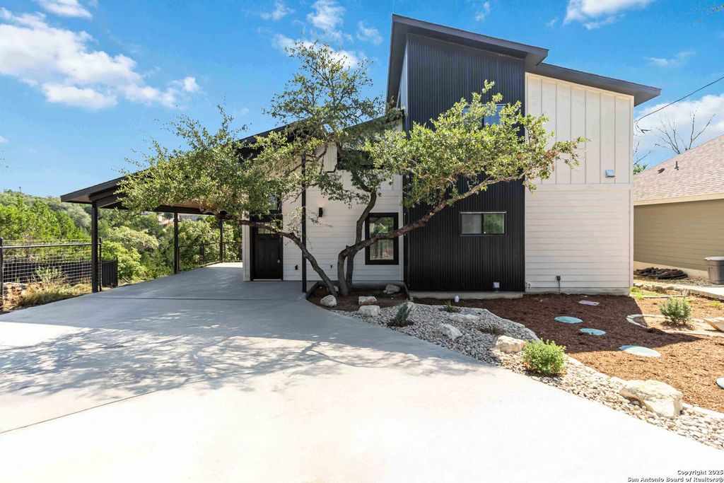 Photo of 2024 Ronda, Canyon Lake, TX 78133 (MLS # 1922256)