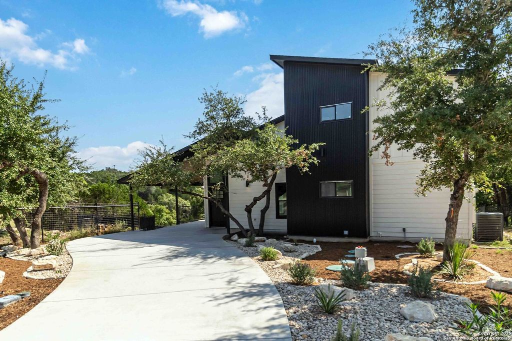 Photo of 2024 Ronda, Canyon Lake, TX 78133 (MLS # 1922256)