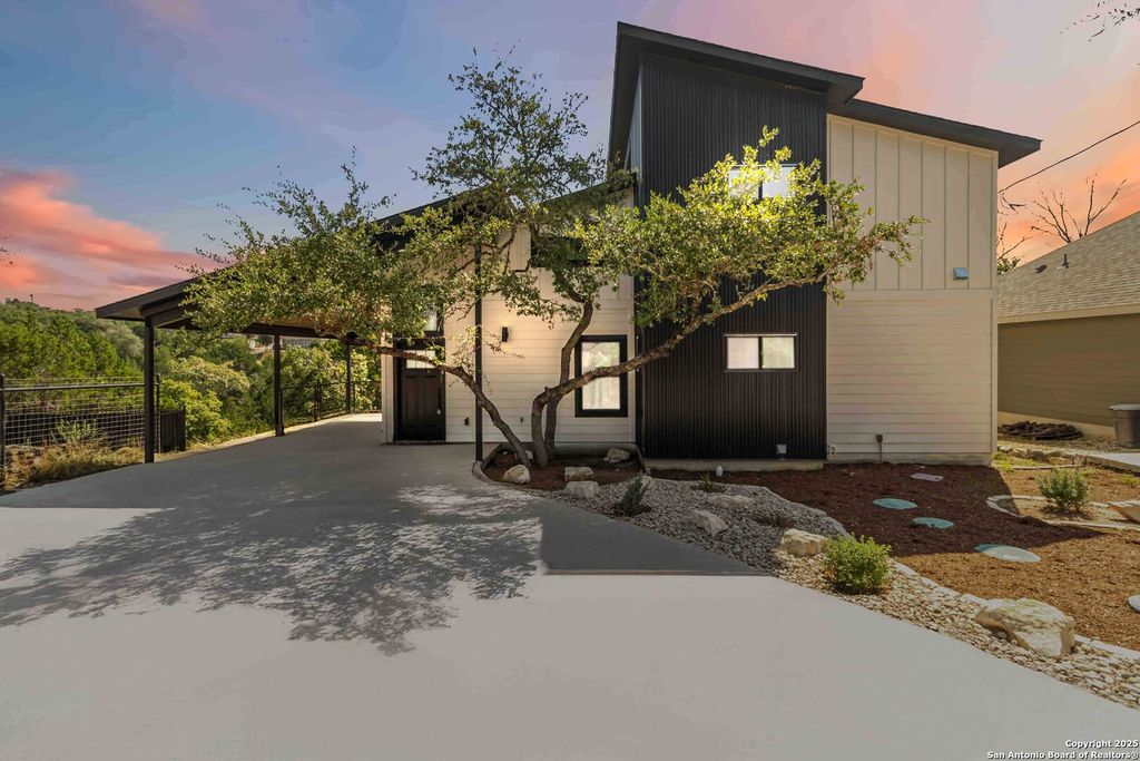 Photo of 2024 Ronda, Canyon Lake, TX 78133 (MLS # 1922256)