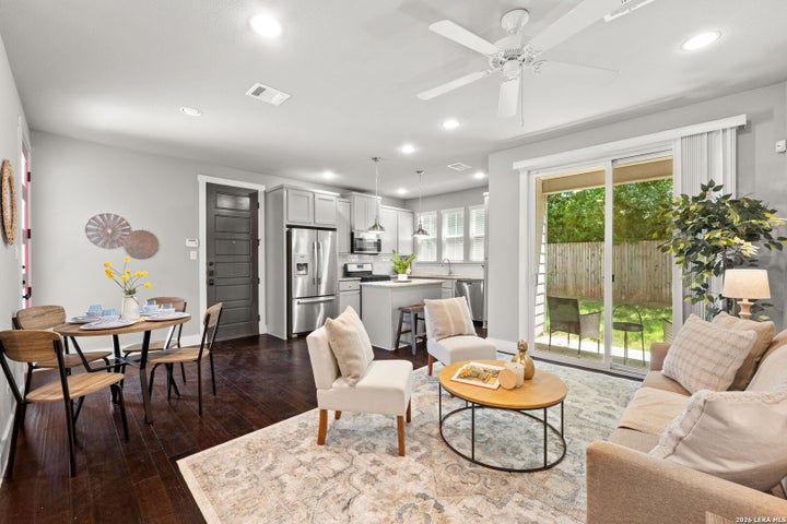 Photo 1 of 28 — 252 CLAREMONT AVE 102, San Antonio, TX 78209