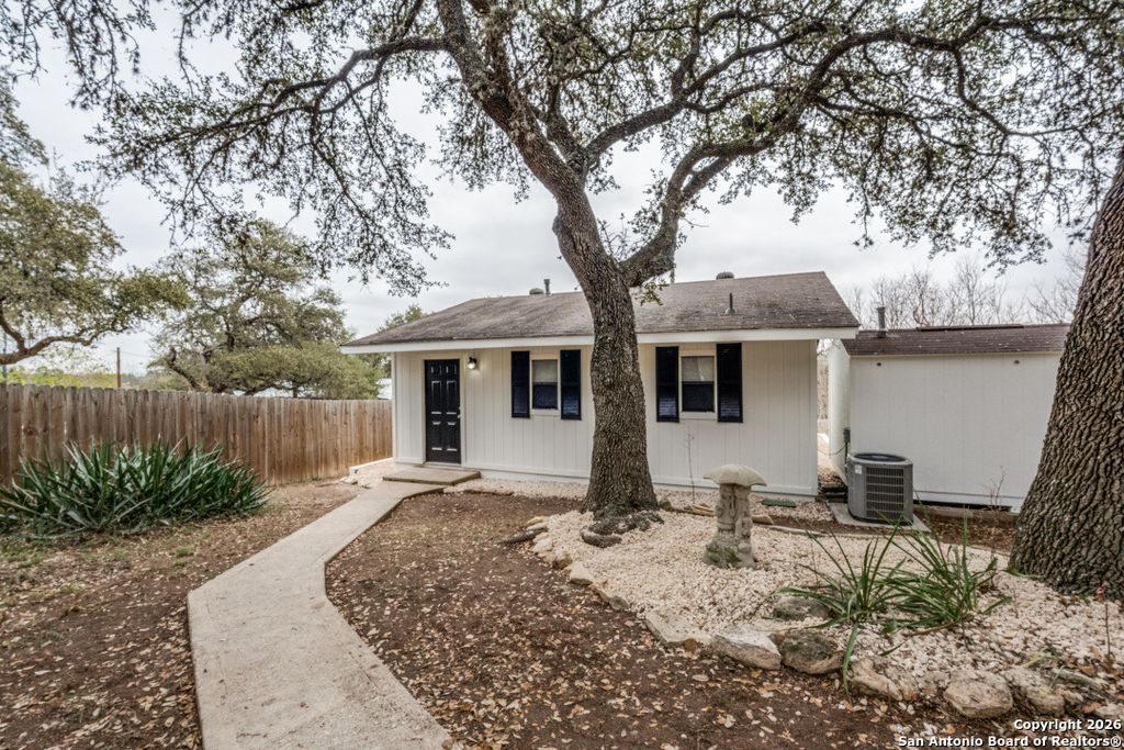 Photo of 505 Buckhorn, Canyon Lake, TX 78133 (MLS # 1934327)