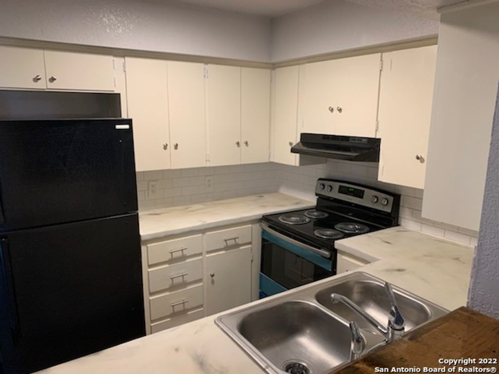 Photo of 520 GENTLEMAN 4 #4, Balcones Heights, TX 78201 (MLS # 1926067)