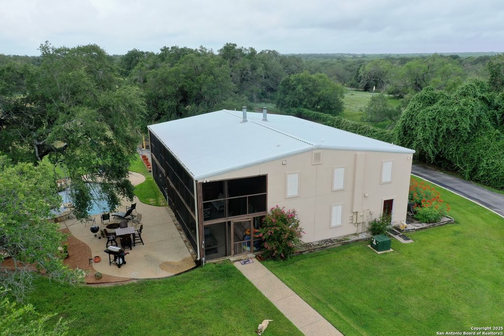 Photo of 5464 Coughran Rd, Pleasanton, TX 78064 (MLS # 1896600)