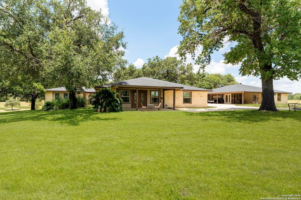 Photo of 103 Misty Bend, Floresville, TX 78114 (MLS # 1882415)