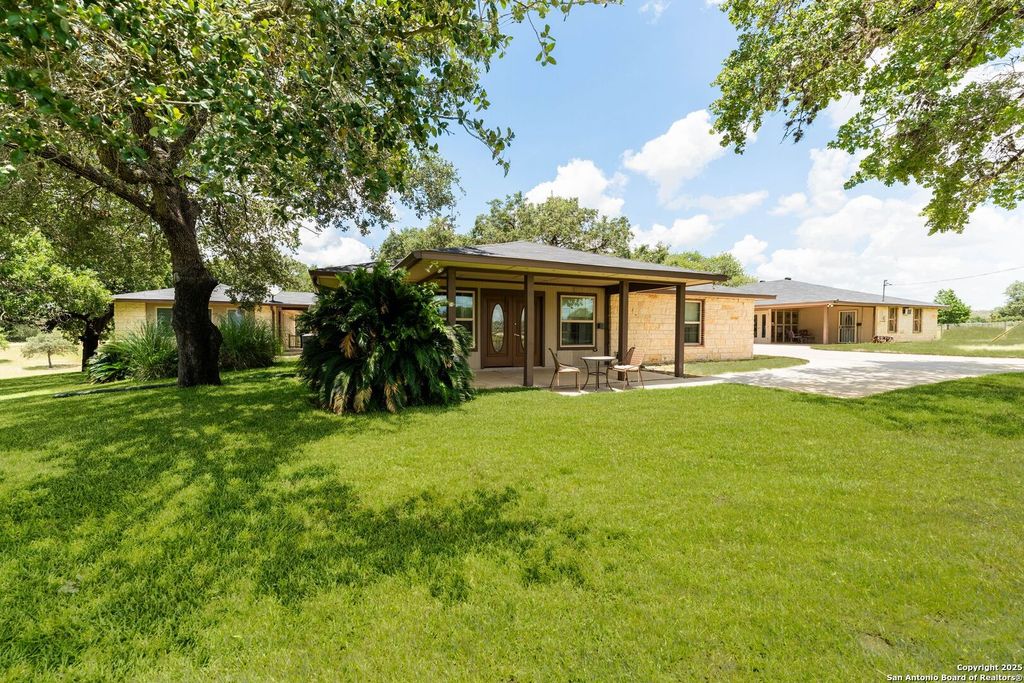 Photo of 103 Misty Bend, Floresville, TX 78114 (MLS # 1882415)