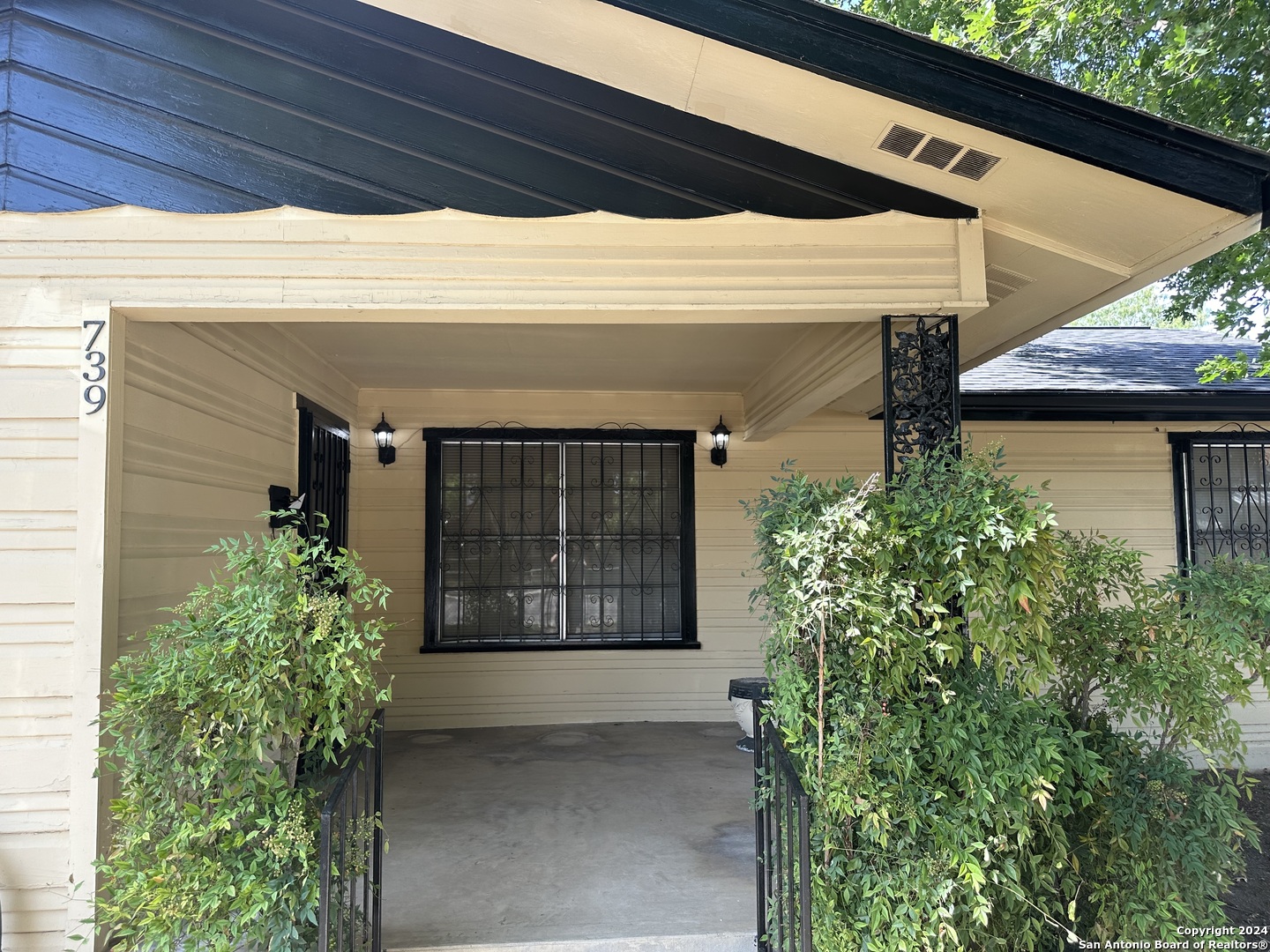 739 W Theo