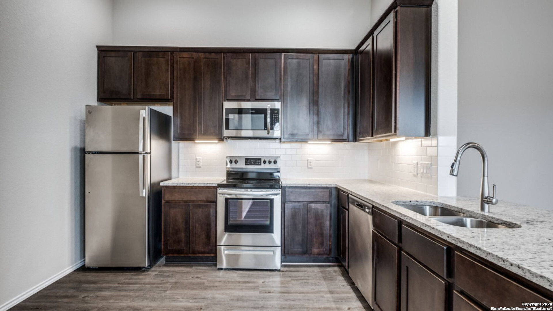 412-414 Emma Dr