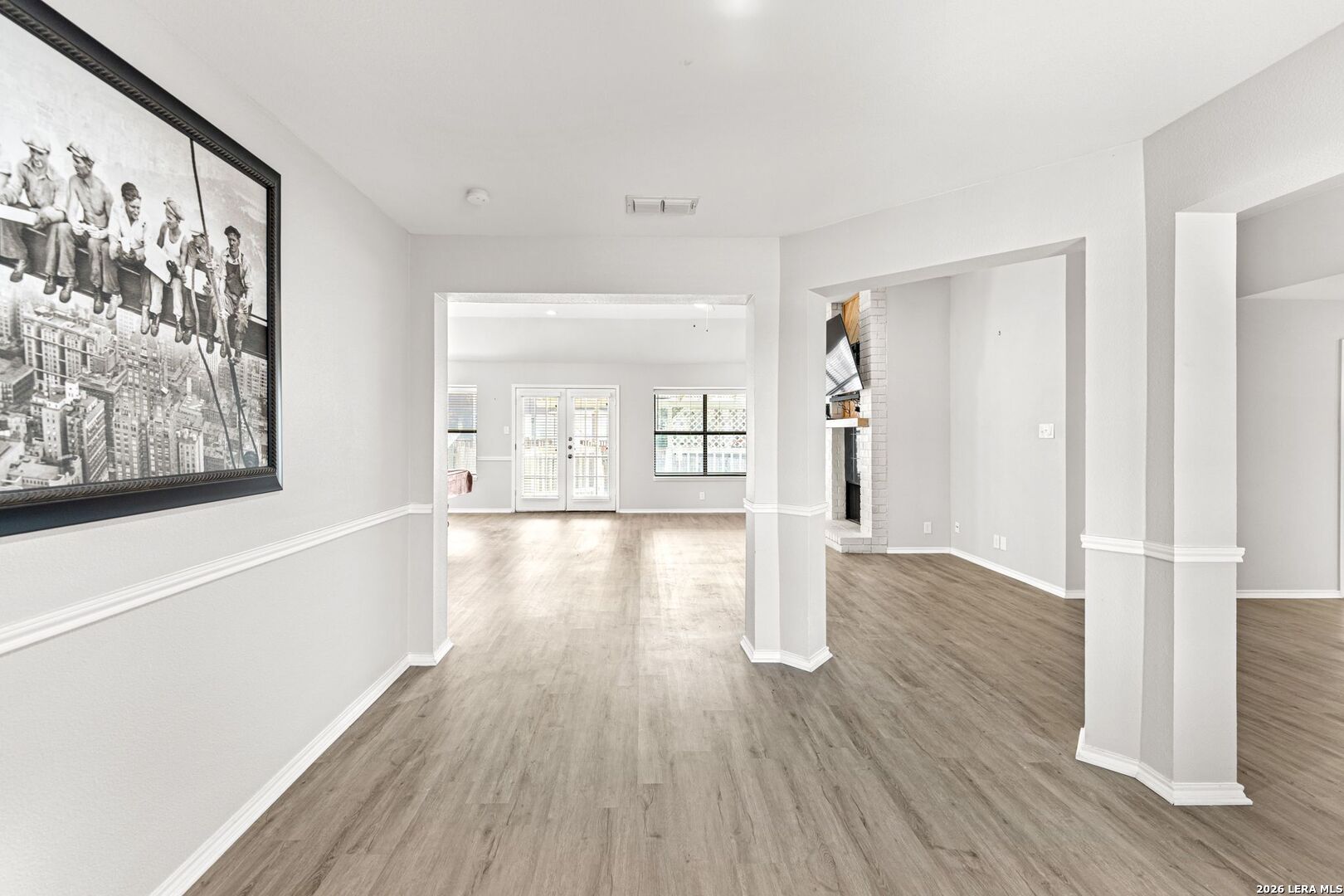 Search 738 Arch Stone