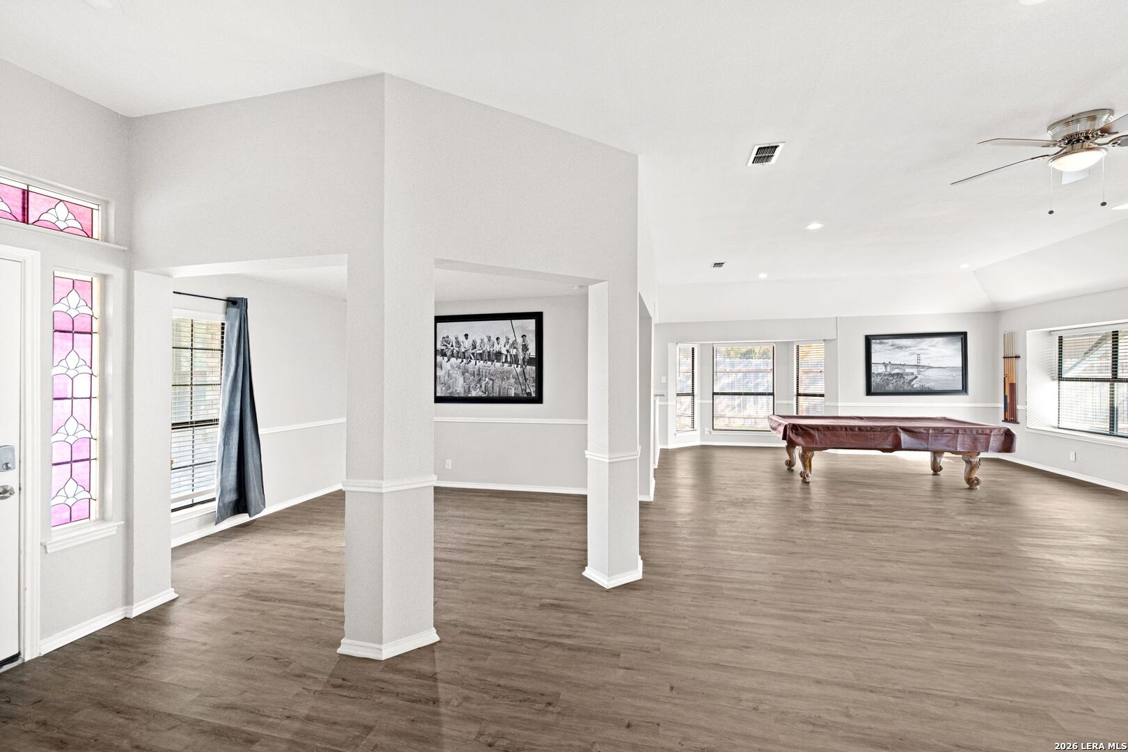 Search 738 Arch Stone