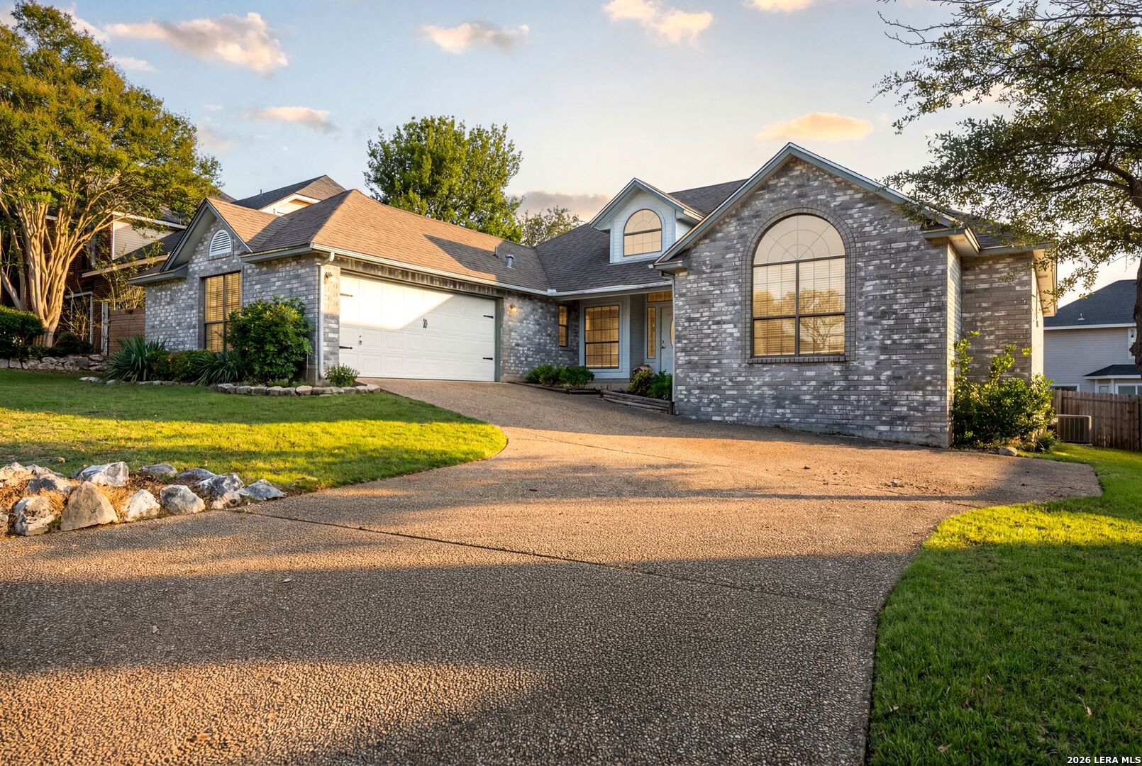 Search 738 Arch Stone