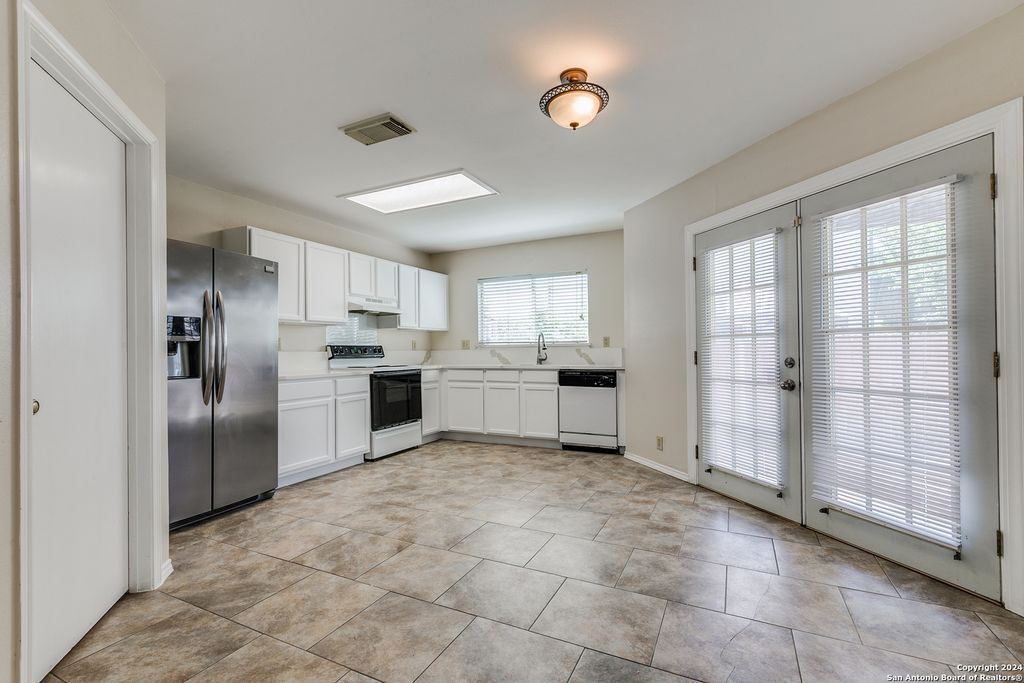 Photo of 5002 RIVER KENTON, San Antonio, TX 78240 (MLS # 1899224)
