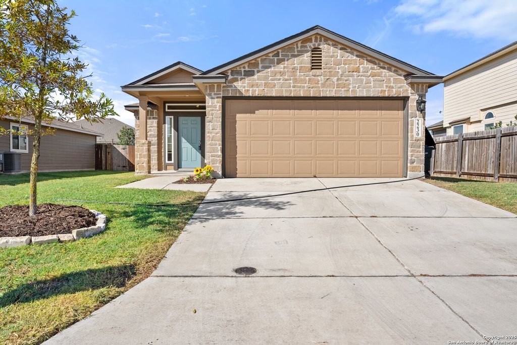Photo of 2030 Olive Hill, New Braunfels, TX 78130 (MLS # 1914308)
