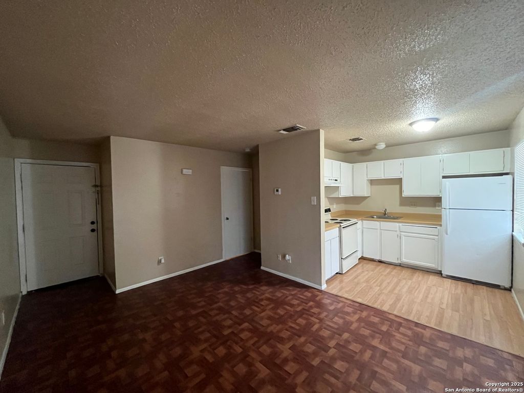 Photo of 300 Moursund Blvd. 4 #4, San Antonio, TX 78221 (MLS # 1915195)