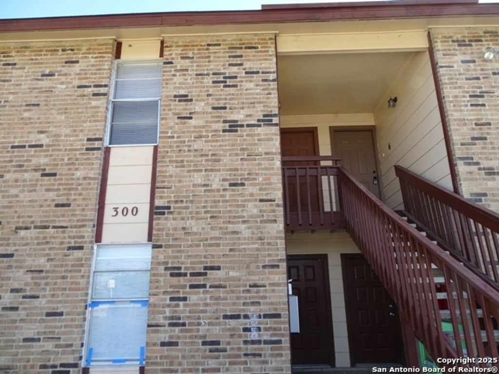 Photo of 300 Moursund Blvd. 4 #4, San Antonio, TX 78221 (MLS # 1915195)