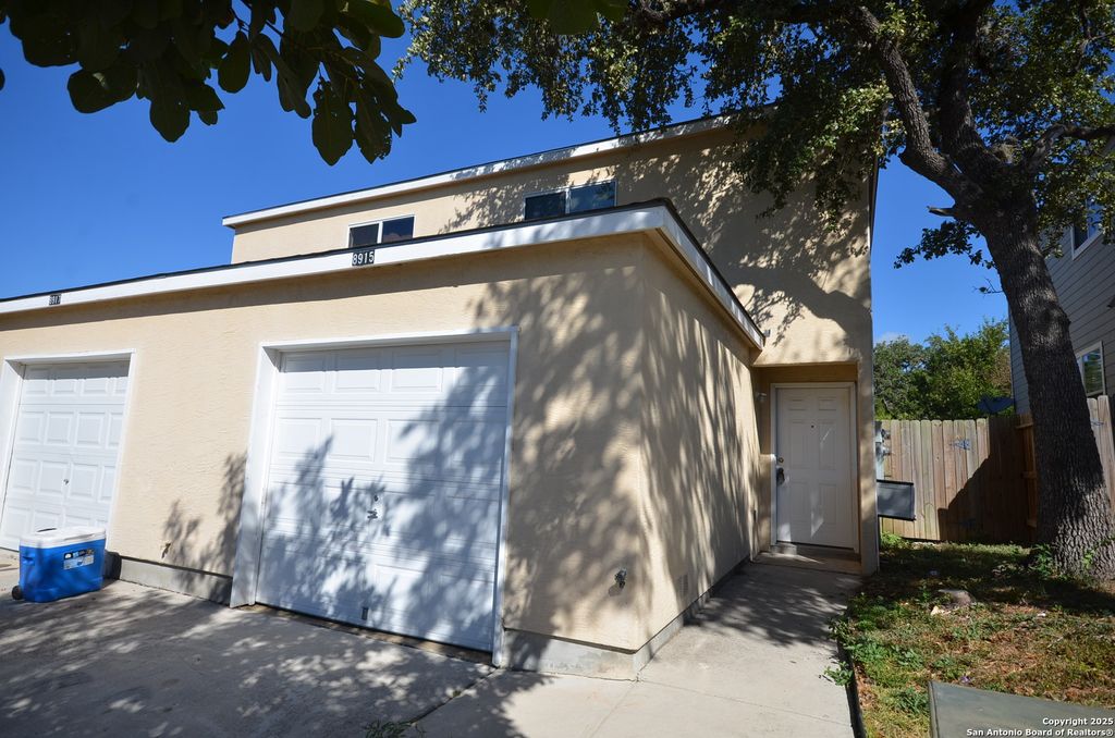 Photo of 8915 Maverick Draw, San Antonio, TX 78250 (MLS # 1955808)