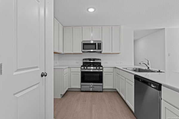 107 ELLENDALE PL, FREDERICKSBURG, TX 78624 - Image d0f89f4617c996d90bef51d41502bf2c/365212806
