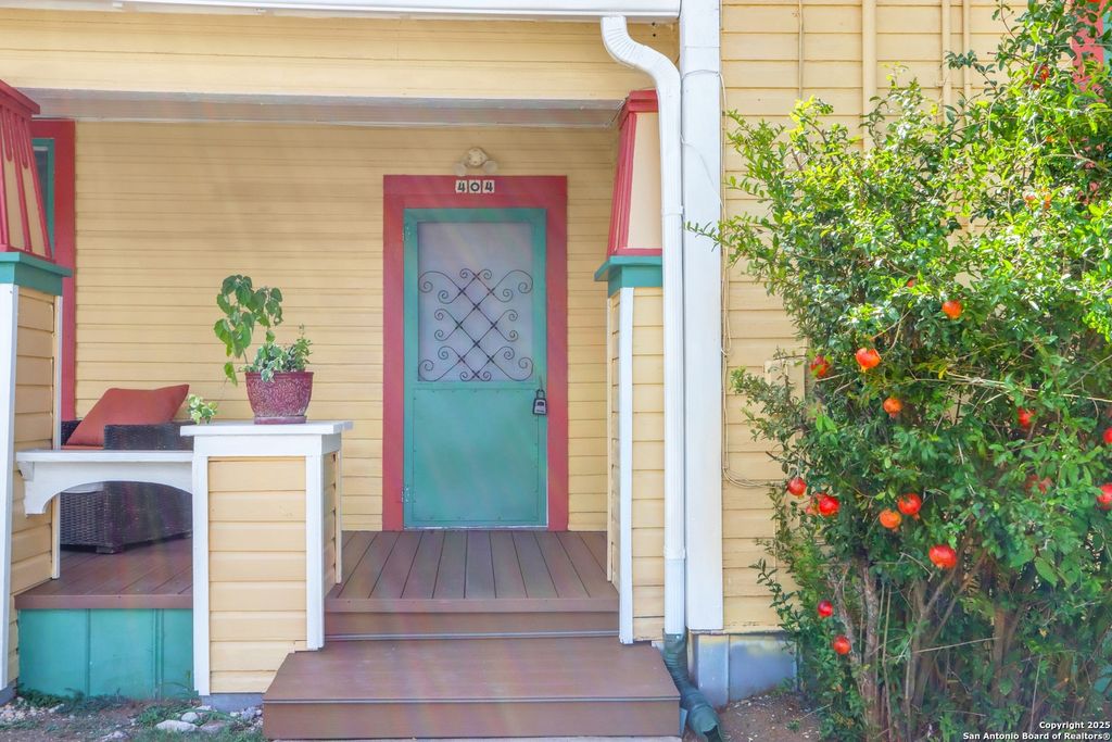 Photo of 404 N Milam, Seguin, TX 78155 (MLS # 1911445)