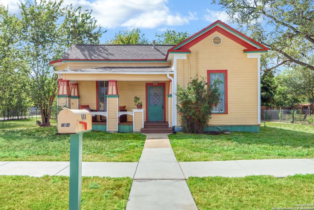 Photo of 404 N Milam, Seguin, TX 78155 (MLS # 1911445)