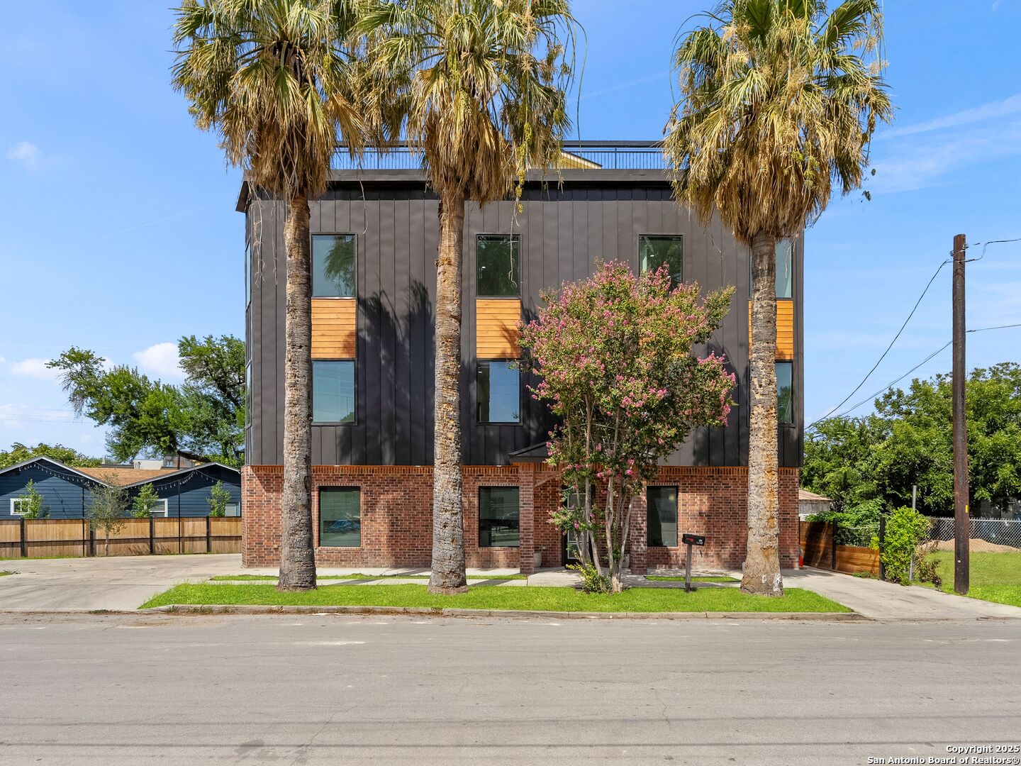 727 E Park Ave