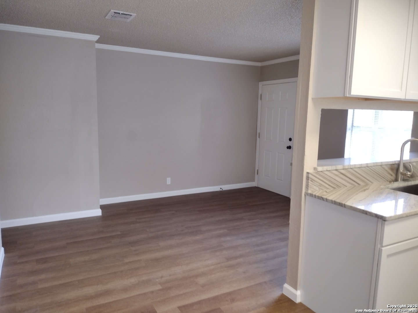 Search 4227 Woodmanor