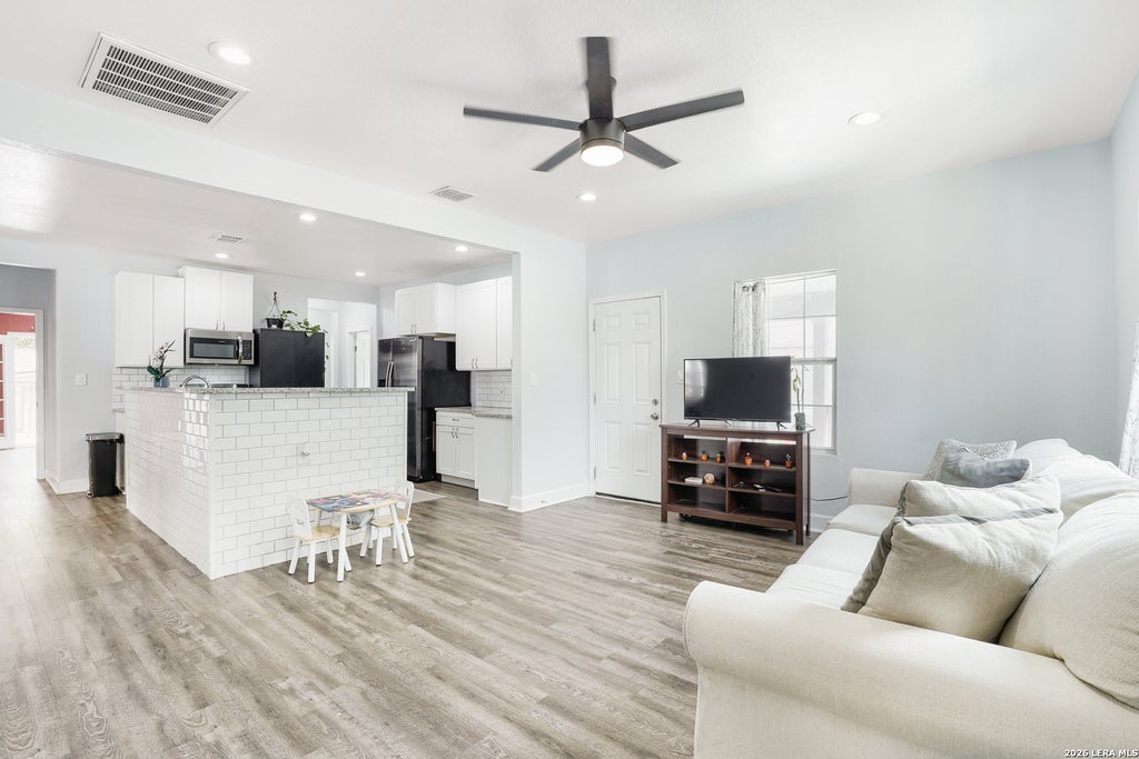 Photo of 1403 KENTUCKY AVE, San Antonio, TX 78201 (MLS # 2006980)