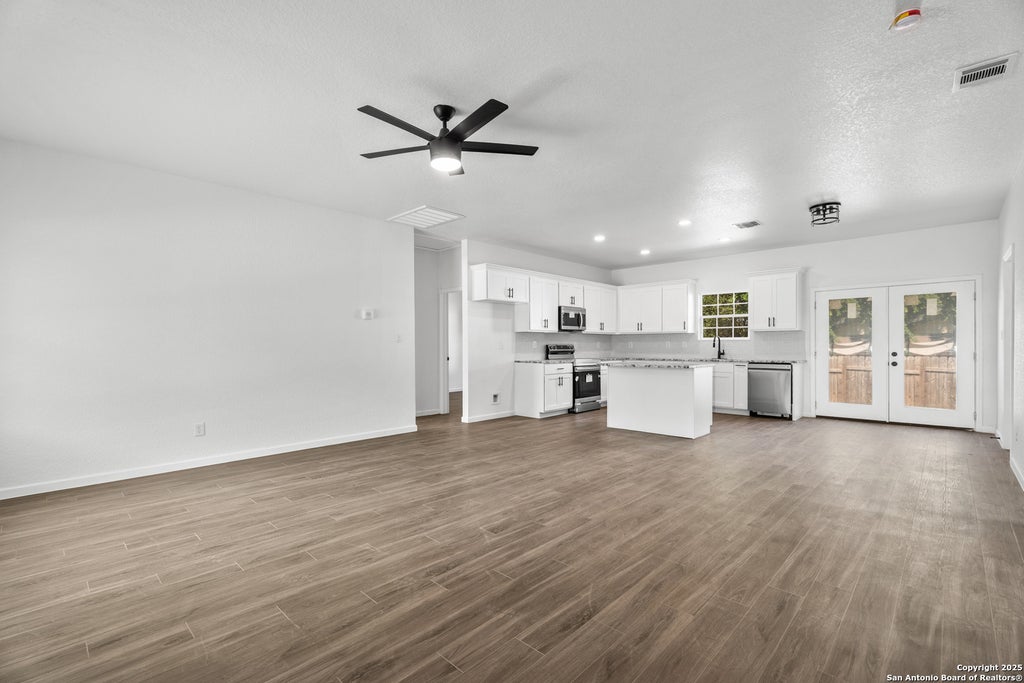 Photo of 1080 Greenhill Dr, Canyon Lake, TX 78133 (MLS # 1957207)