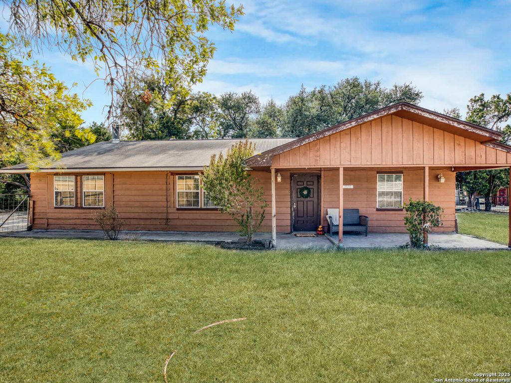 Photo of 2019 North Park, Canyon Lake, TX 78133 (MLS # 1916686)