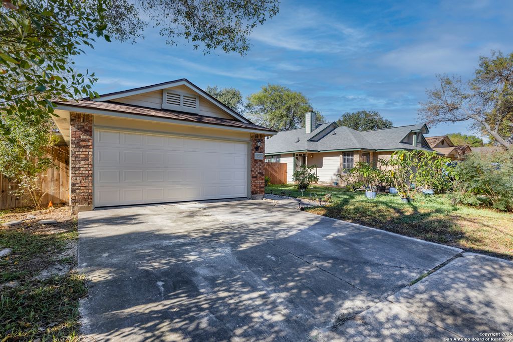 Photo of 15531 Knollglade, San Antonio, TX 78247 (MLS # 1925421)