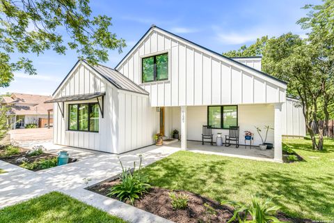 Photo of 120 W Hosack St, Boerne, TX 78006 (MLS # 1962394)