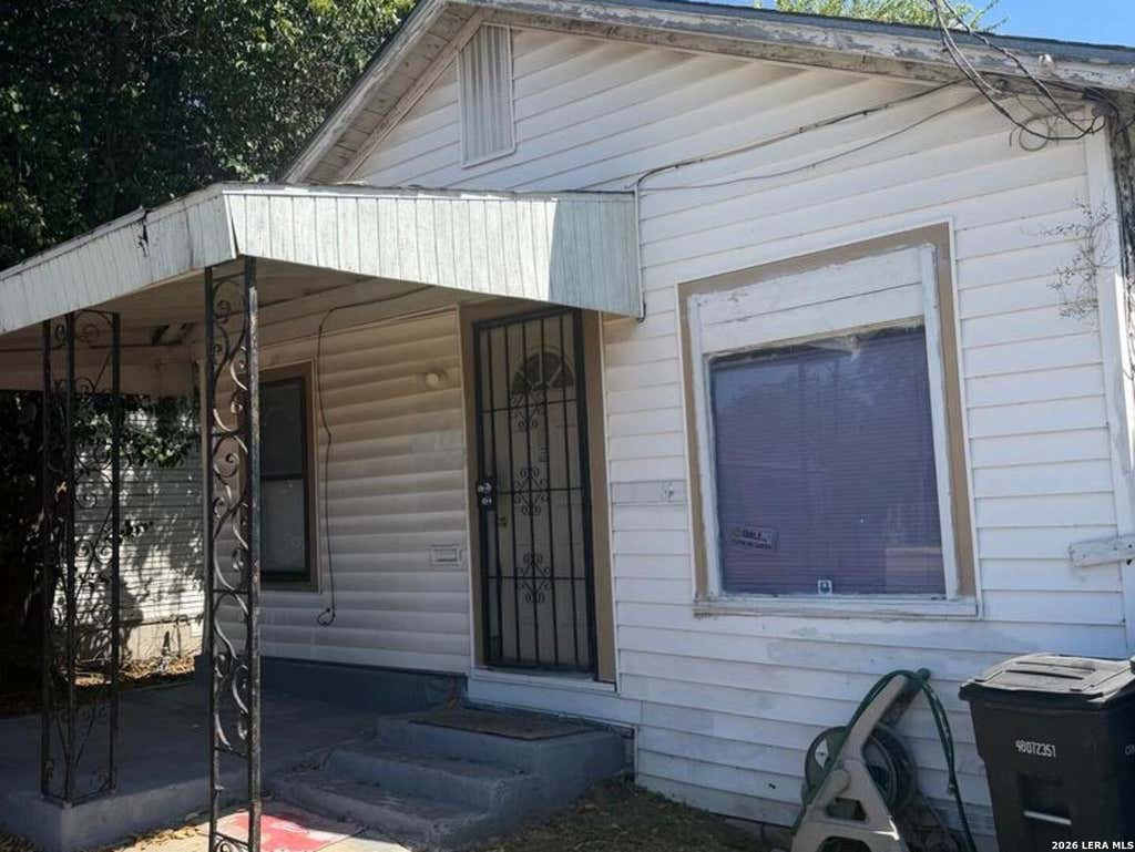 Photo of 816 CULEBRA RD, San Antonio, TX 78201 (MLS # 2009085)