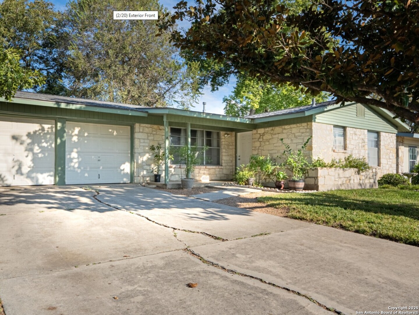 413 E Lindbergh Blvd.