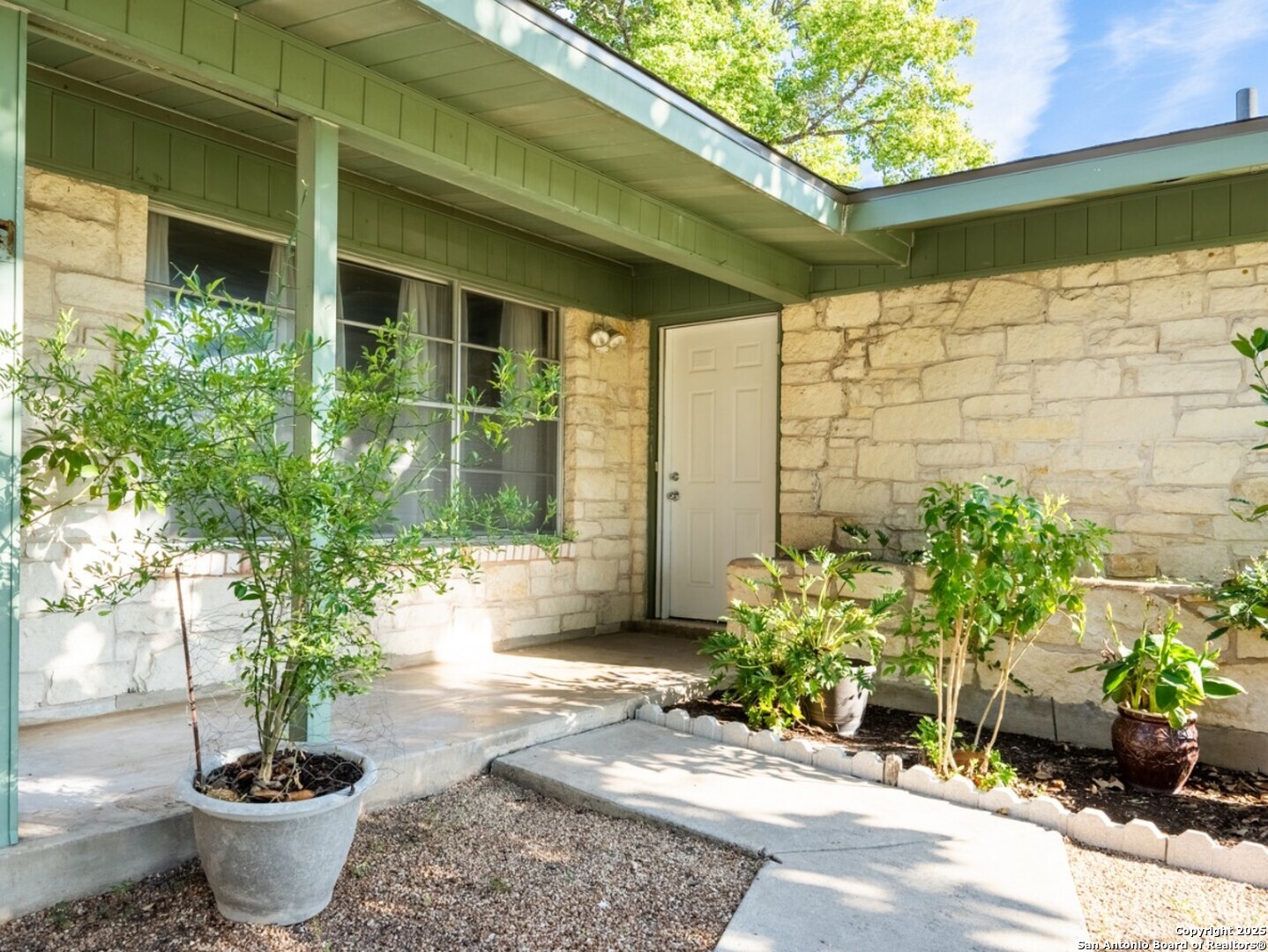413 E Lindbergh Blvd.