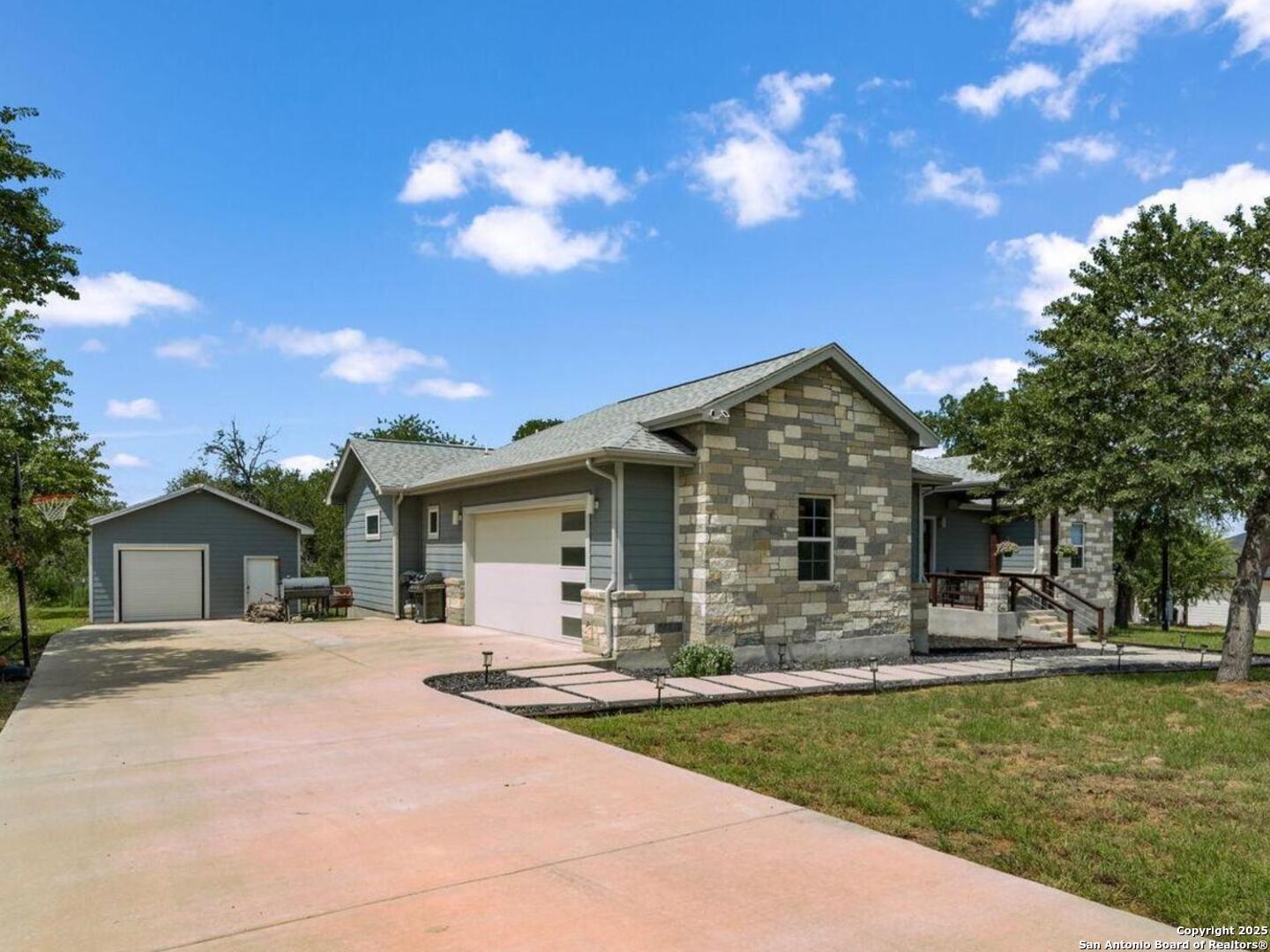 315 LOG CABIN WAY