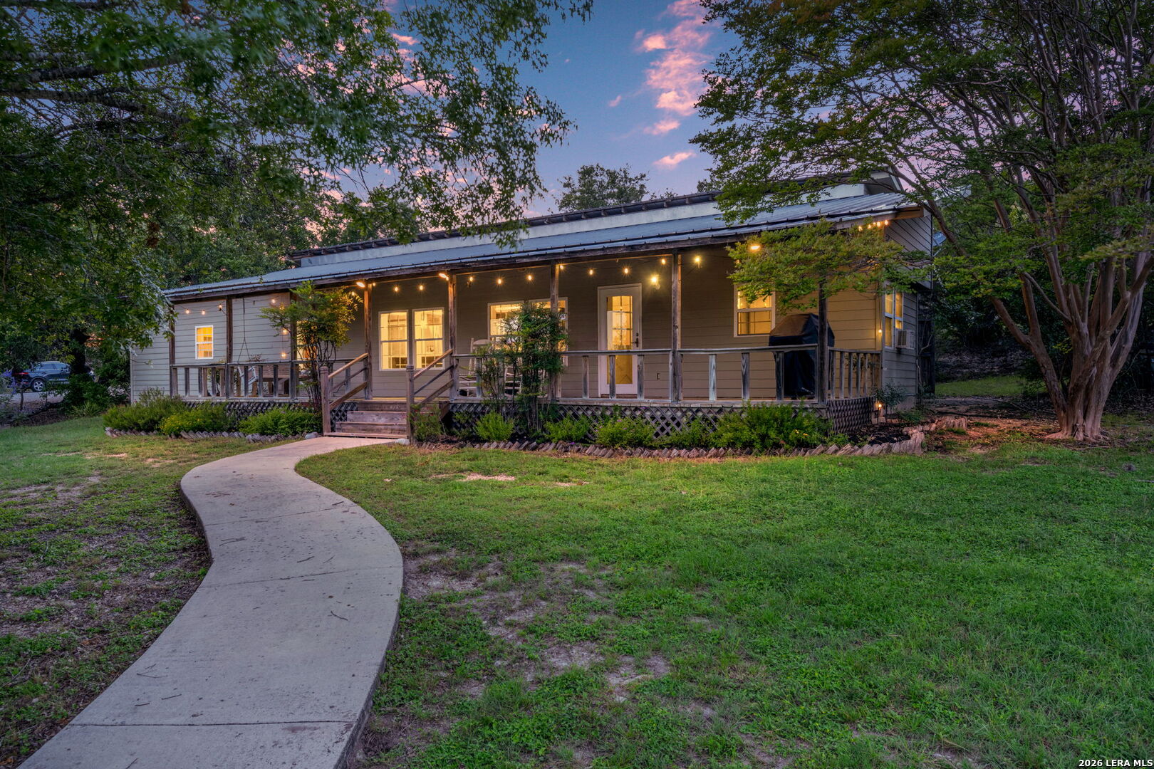 Photo 1 of 31 — 195 LILLIAN DR, Kerrville, TX 78028