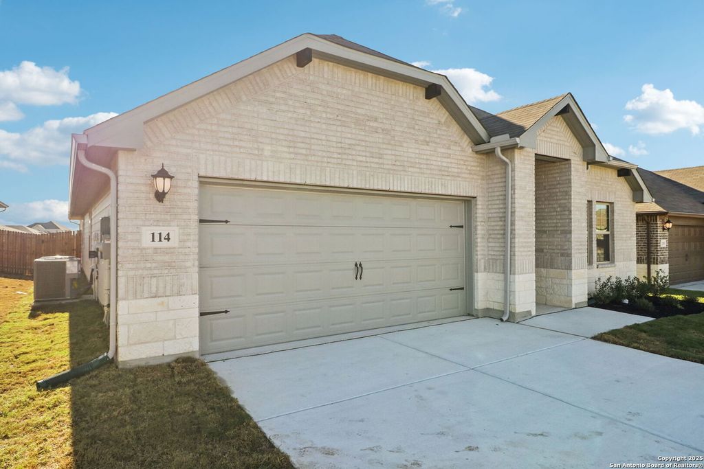 Photo of 114 Dakota Ridge, Cibolo, TX 78108 (MLS # 1892396)