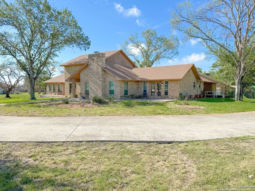 Photo of 591 Fm 2200, Devine, TX 78016 (MLS # 1879732)