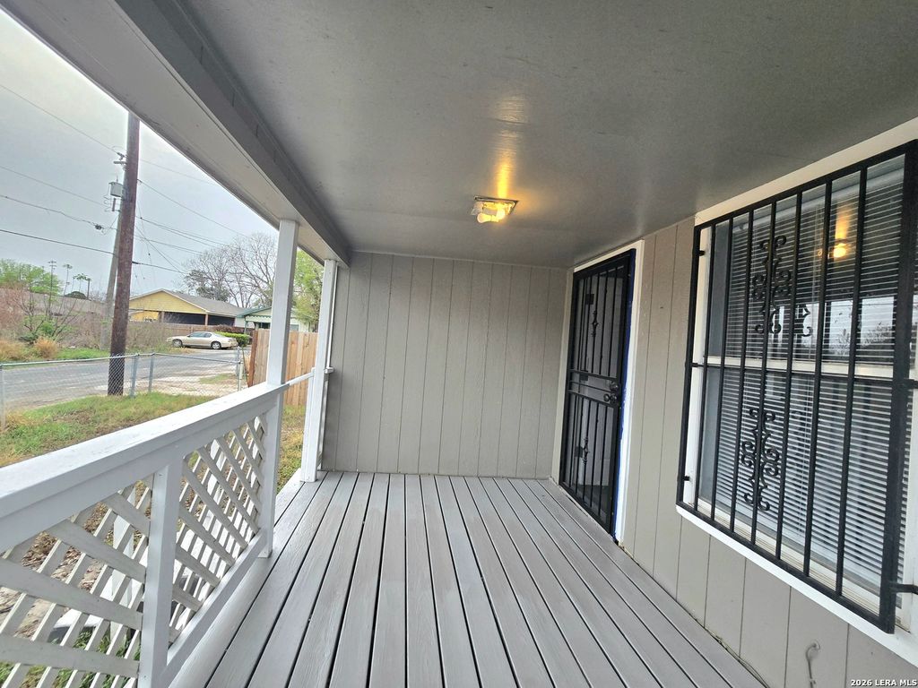 Photo of 118 Fuente, San Antonio, TX 78210 (MLS # 1950203)