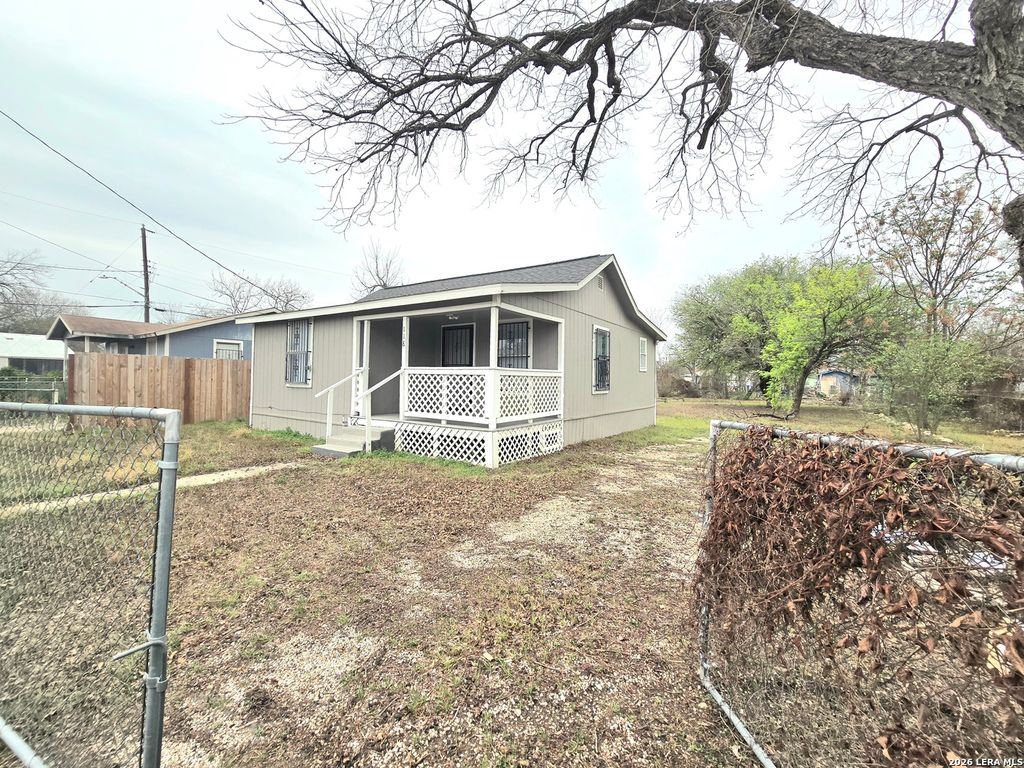Photo of 118 Fuente, San Antonio, TX 78210 (MLS # 1950203)