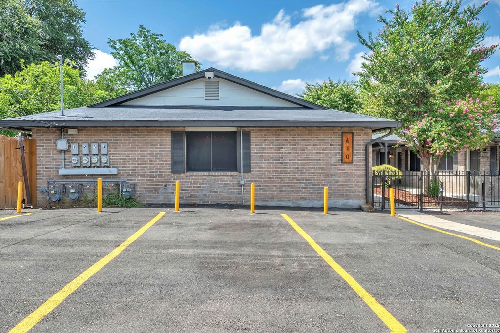 Photo of 410 Regina, San Antonio, TX 78223 (MLS # 1925107)