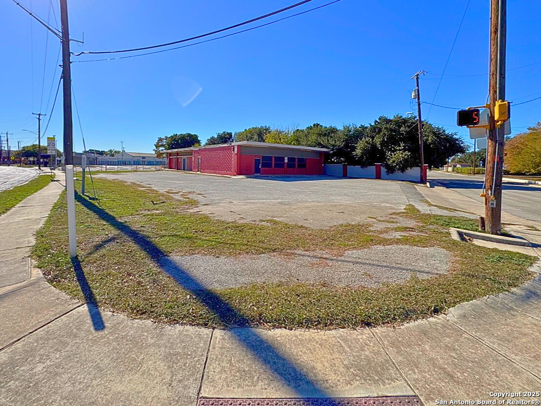 2507 S General McMullen Dr