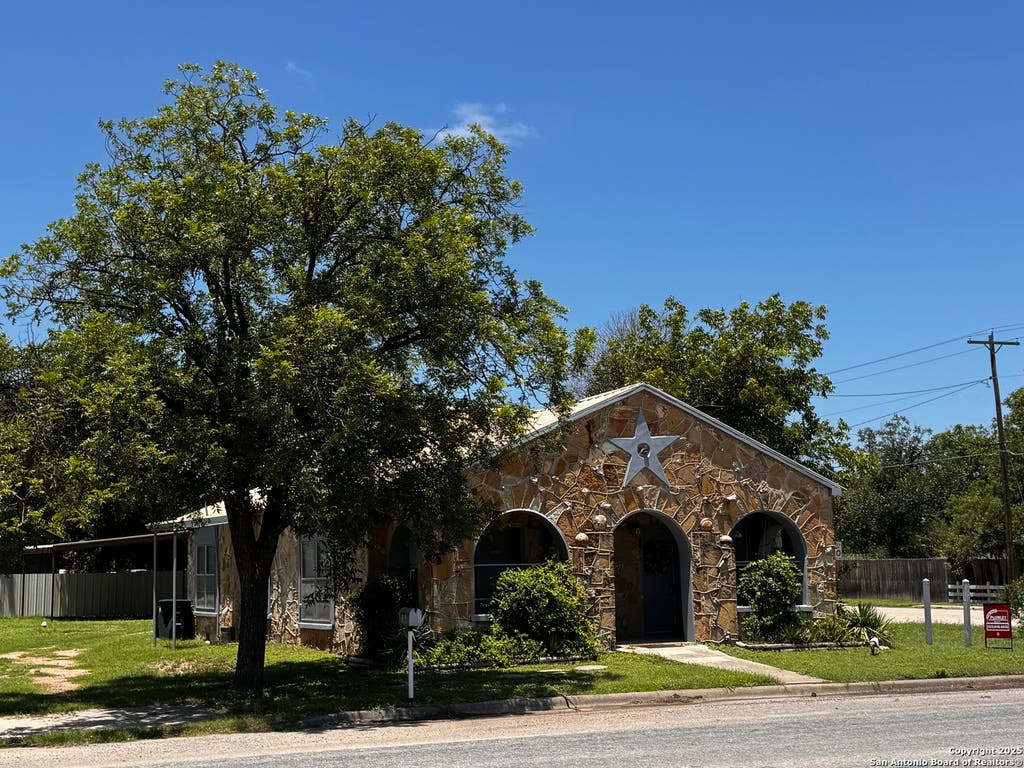 Photo of 102 11th, Junction, TX 76849 (MLS # 1884187)