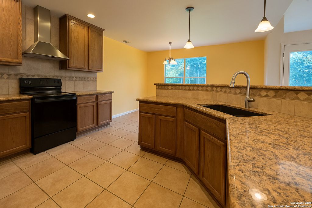 Photo of 308 Edgehill, Pleasanton, TX 78064 (MLS # 1879814)