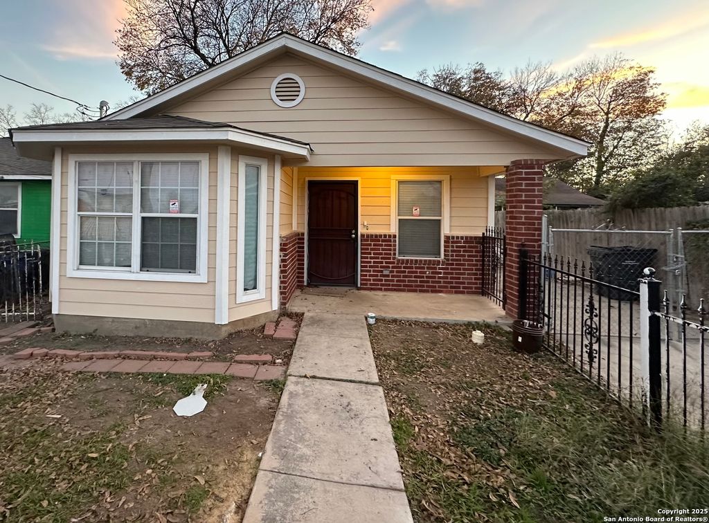 Photo of 2220 S LAREDO ST, San Antonio, TX 78207 (MLS # 1920206)