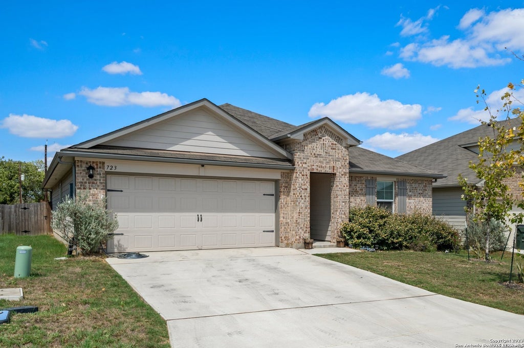 Photo of 723 ARMADILLO DR, Seguin, TX 78155 (MLS # 1991786)